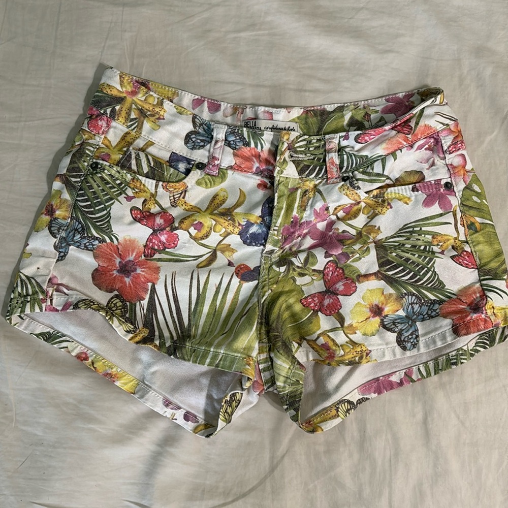 Bella Ragazza shorts, size 34, worn and in good condition